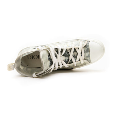 The top of the Dior B23 Oblique Hightop Trainers.