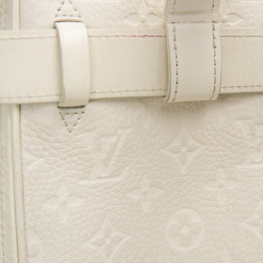 The up close detail of the Louis Vuitton 2018 Utility Belt Bag White Leather.
