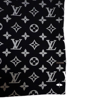 The logo of the Louis Vuitton LVSE Monogram Gradient T Shirt.