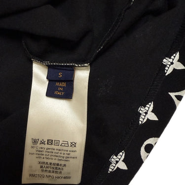 The label of the Louis Vuitton LVSE Monogram Gradient T Shirt.