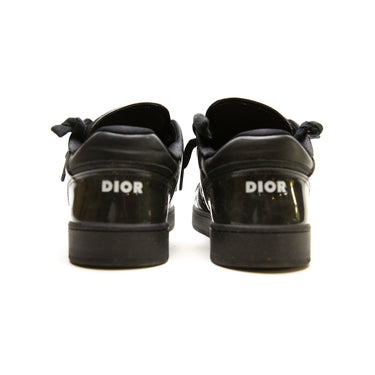 The logo of the Dior B27 Low Black Patent Dior Oblique Trainers.