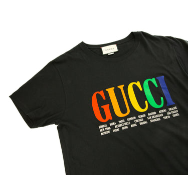 The logo of the Gucci Cities Print Black T Shirt.