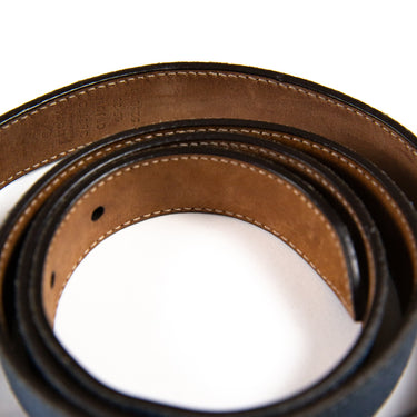 A close up of the blue leather Gucci belt.