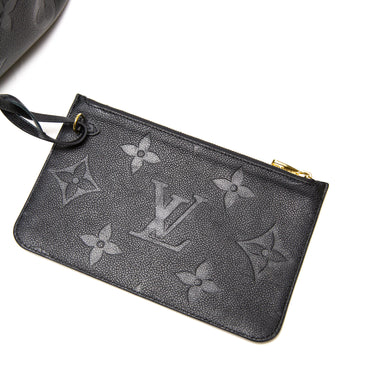 The purse of the Louis Vuitton Neverfull MM Black Tote Bag.