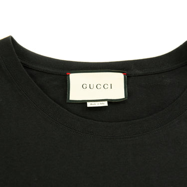 The collar and inside label of the Gucci Cities Print Black T Shirt.