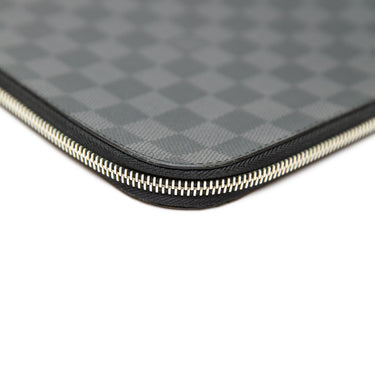 The zip of the Louis Vuitton Damier Graphite Pochette Bag.