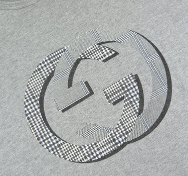 The logo of the Gucci GG Logo Grey T Shirt.