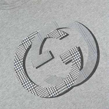 The logo of the Gucci GG Logo Grey T Shirt.