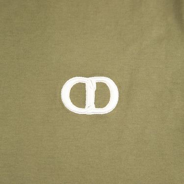 The logo of the Dior CD Icon Khaki T-Shirt.