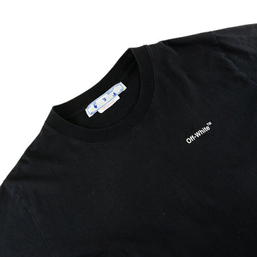 The collar of the Off-White Caravaggio Arrows Black T Shirt.