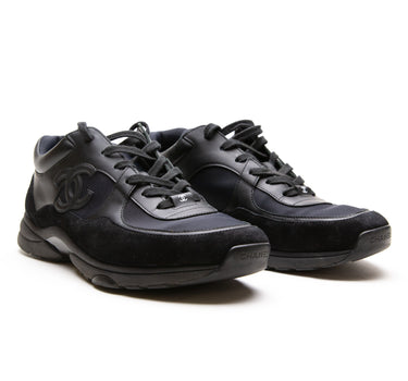 The side of the Chanel CC Logo Sneakers Black Suede.