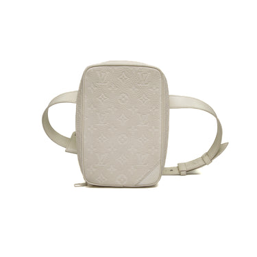 The front of the Louis Vuitton 2018 Utility Belt Bag White Leather.