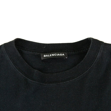 The collar of the Balenciaga Yellow BB Logo Black T Shirt.